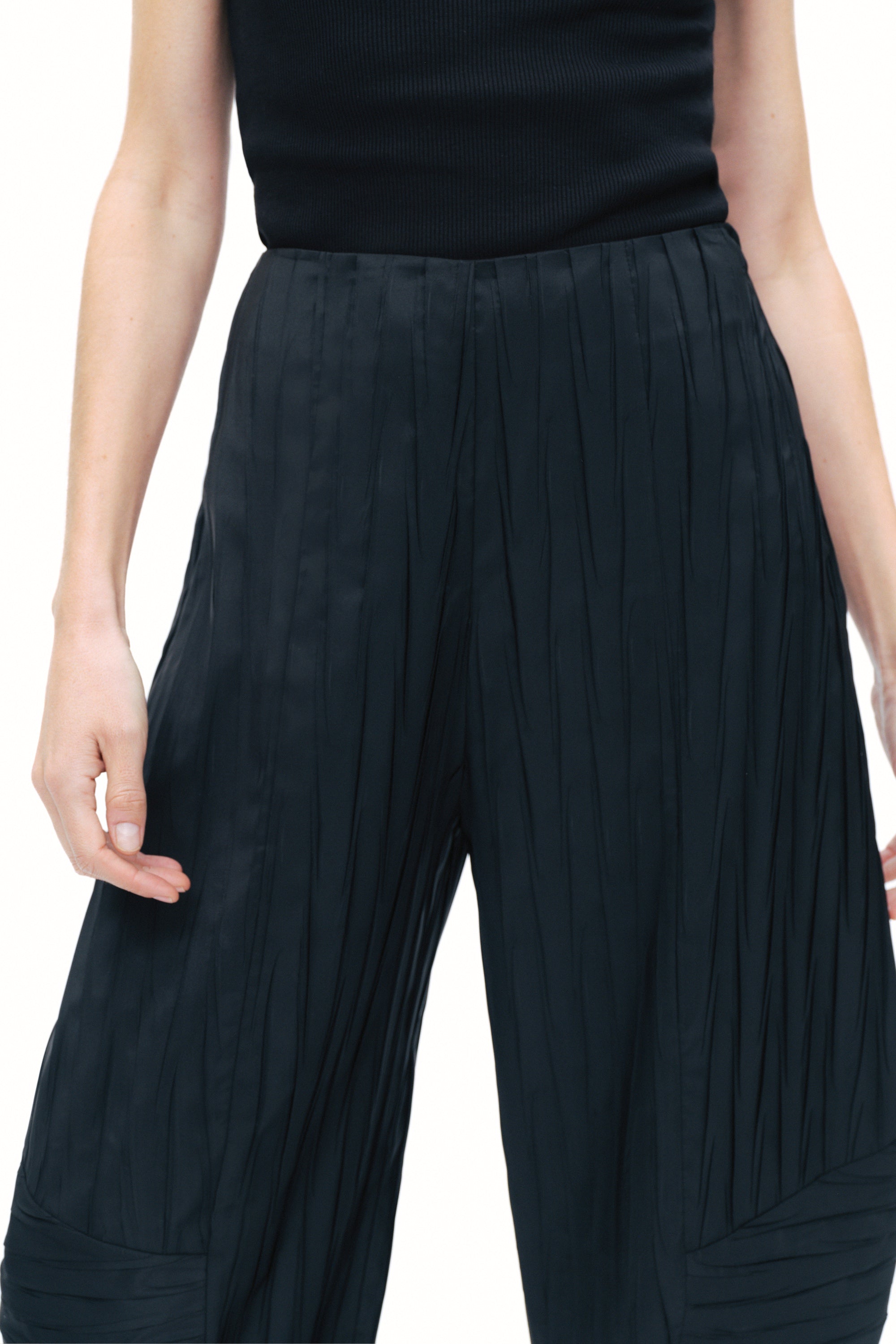Wrinkled Balloon Fit Pants