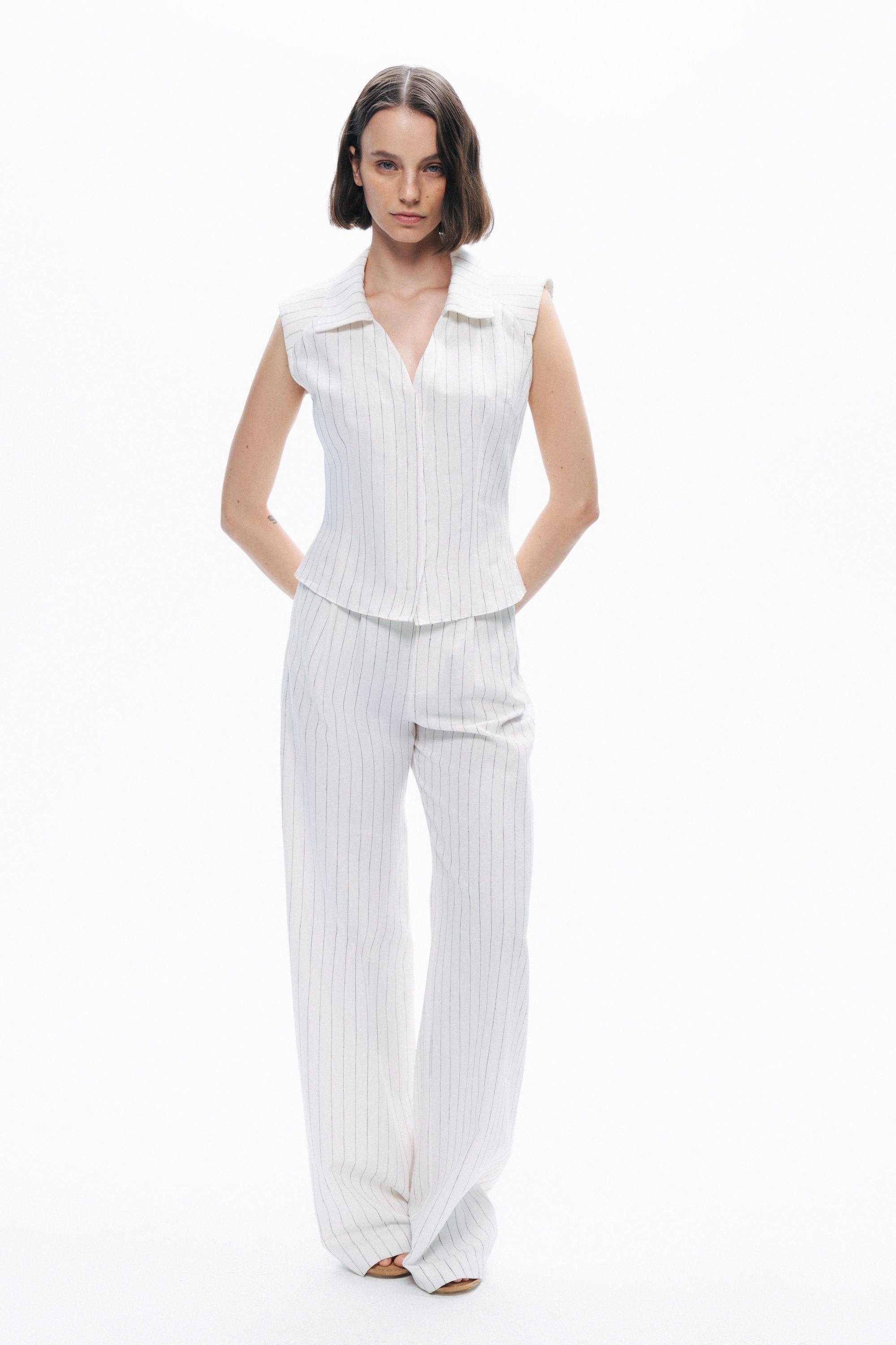 Sleeveless Linen Blend Shirt with Shoulder Pads