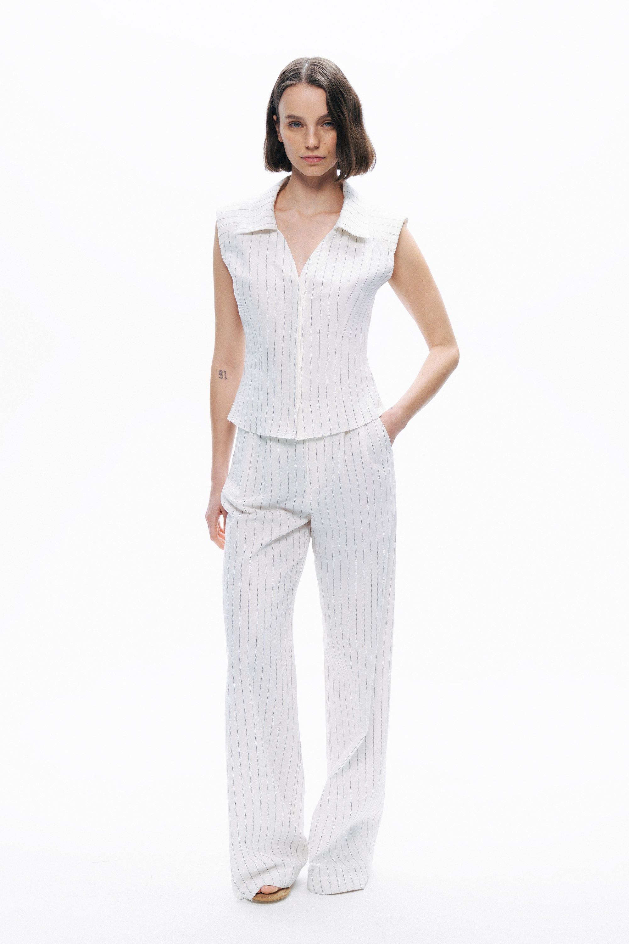 Sleeveless Linen Blend Shirt with Shoulder Pads