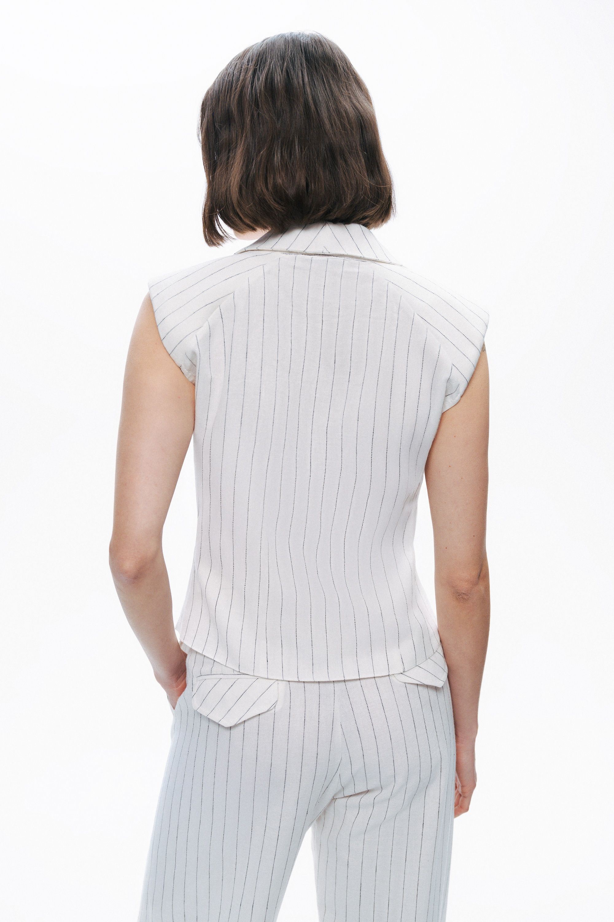 Sleeveless Linen Blend Shirt with Shoulder Pads