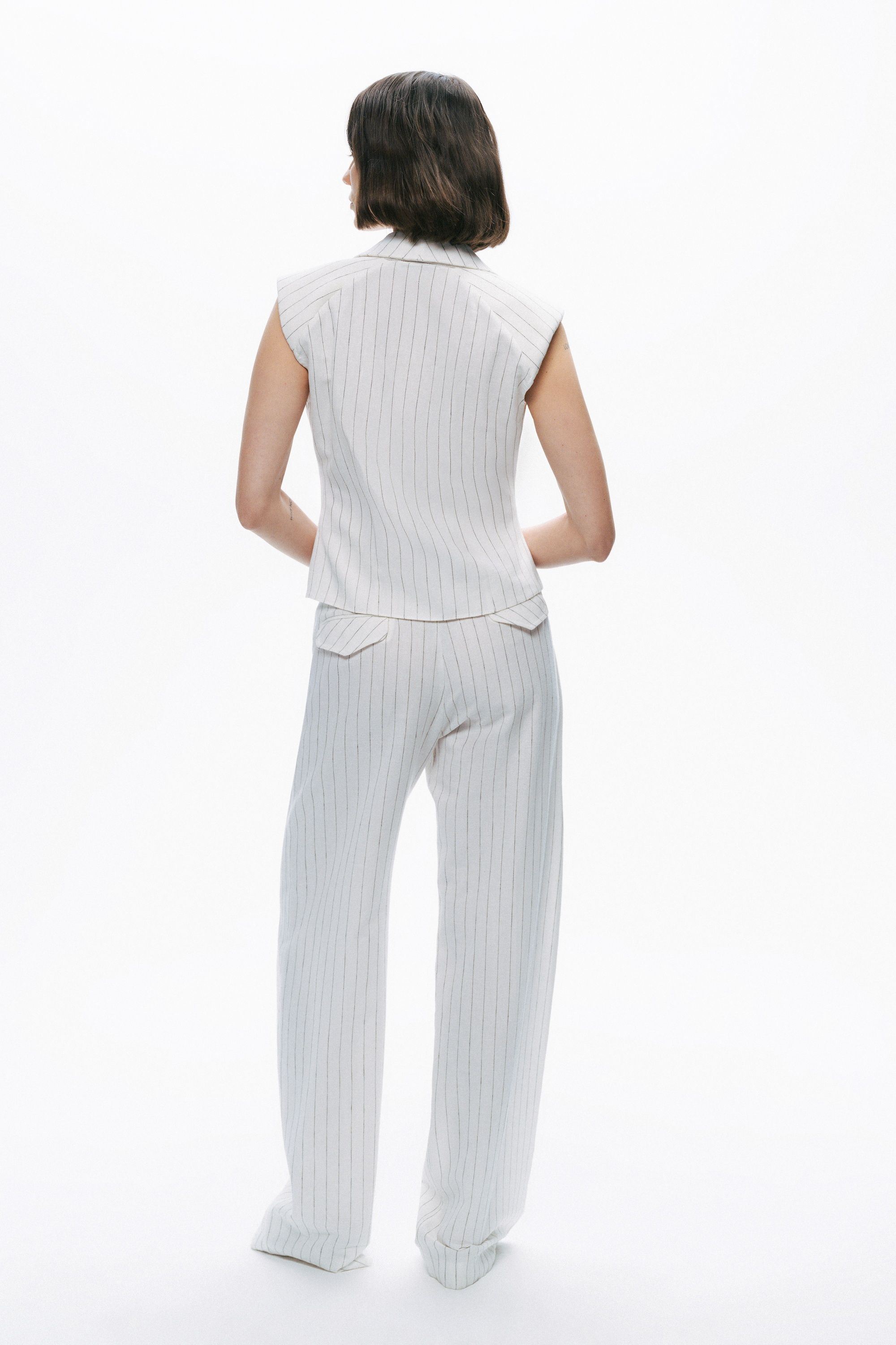 Sleeveless Linen Blend Shirt with Shoulder Pads