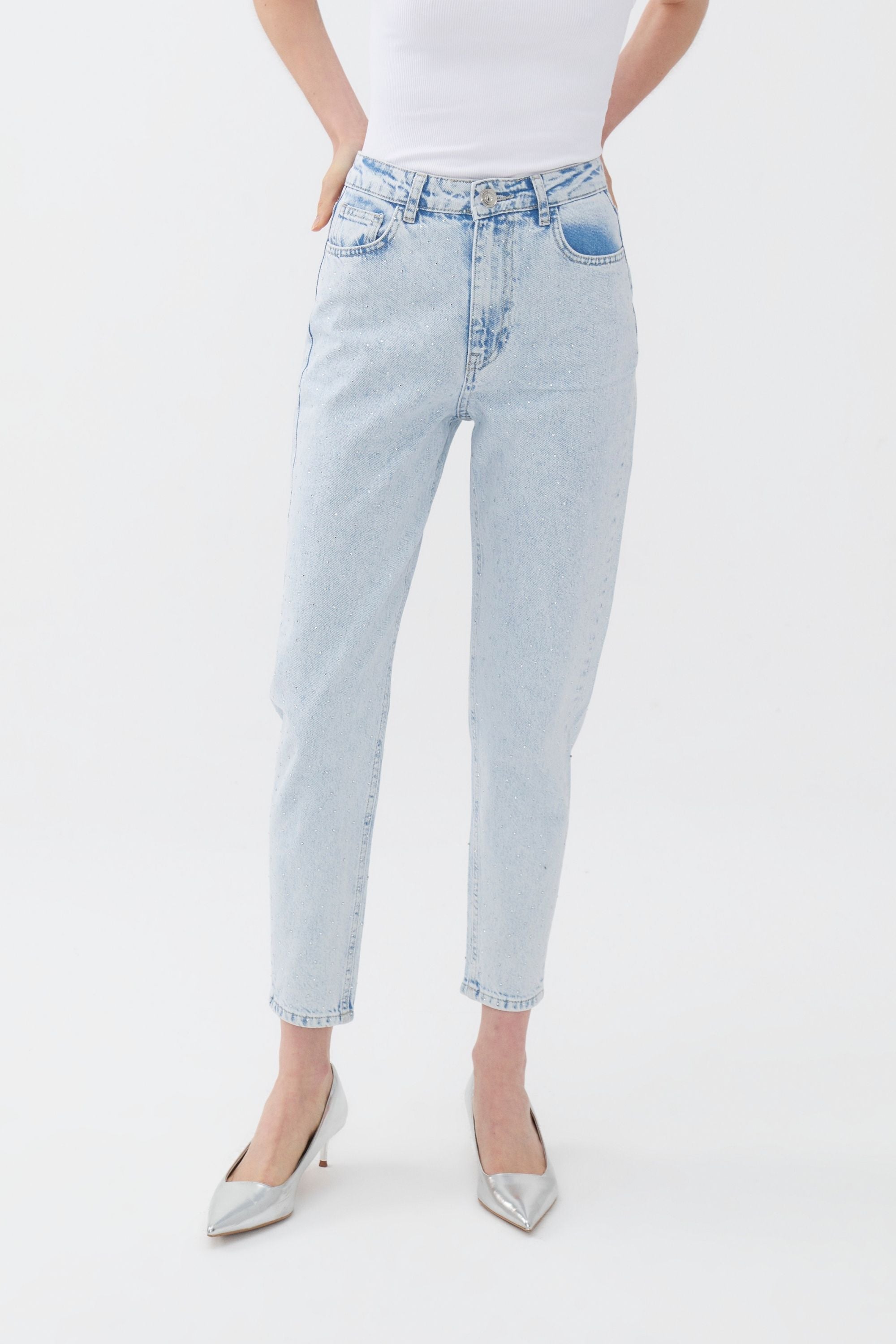 High-Waisted Jeans