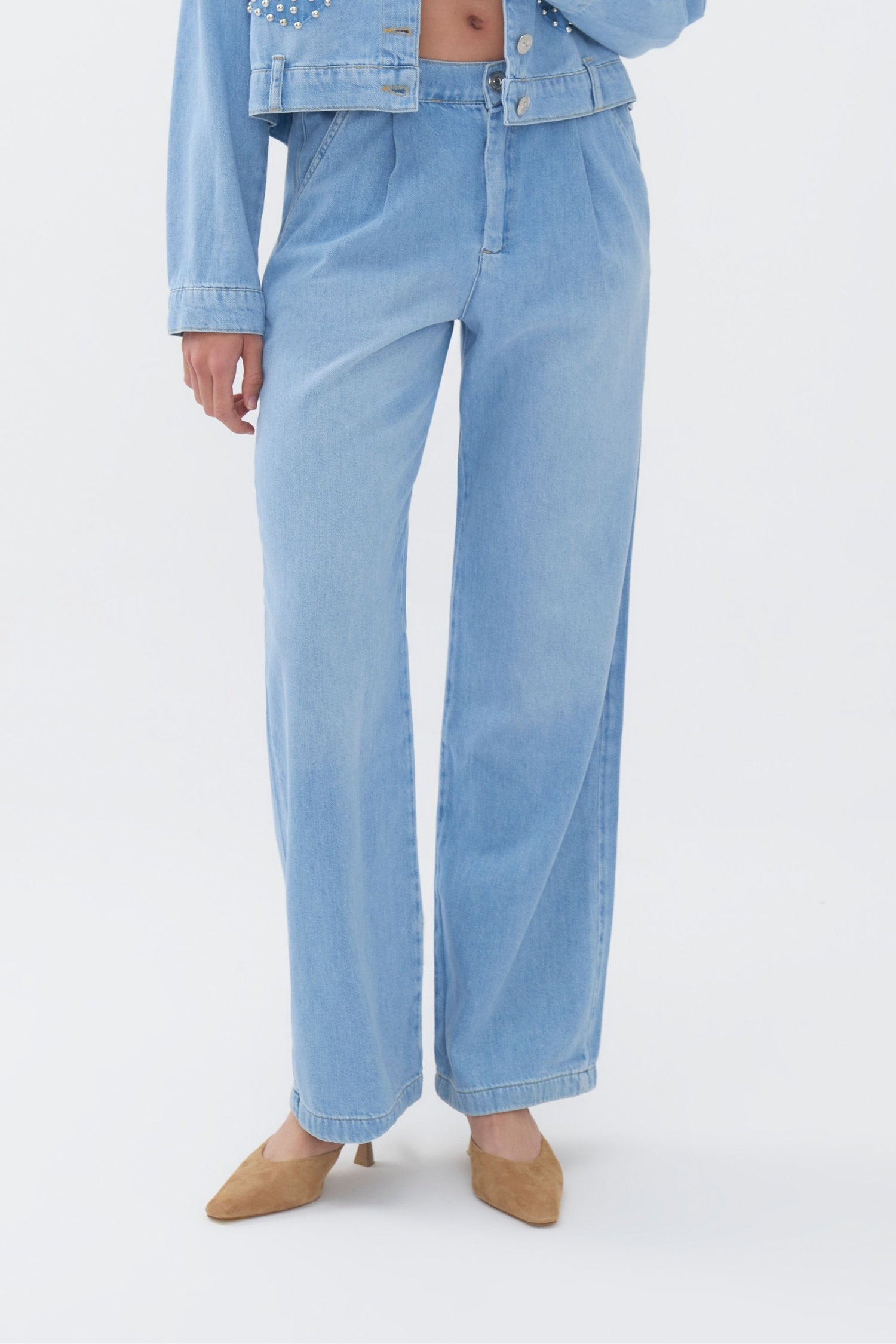 Pleated Wide Leg Jeans