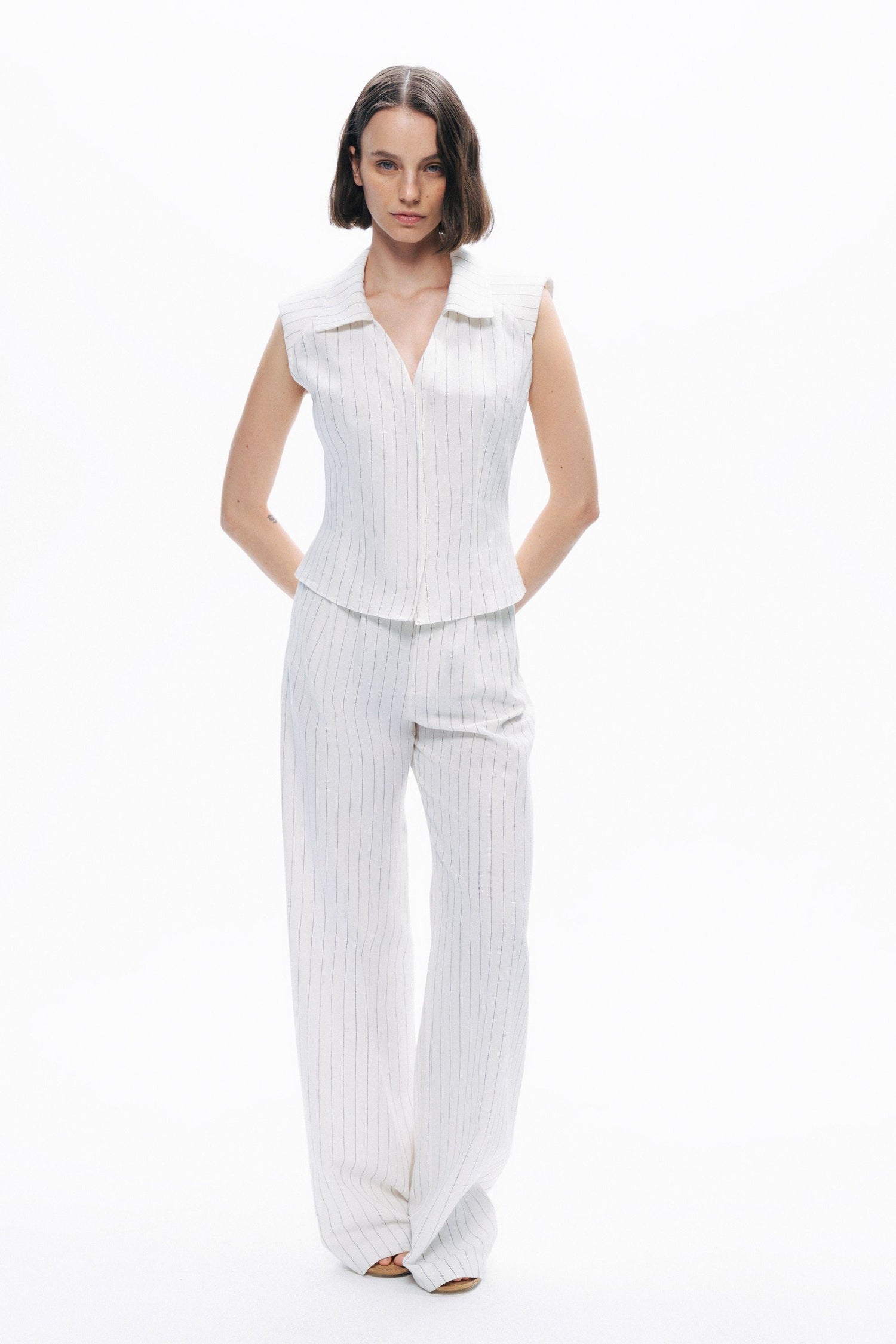 Sleeveless Linen Blend Shirt with Shoulder Pads