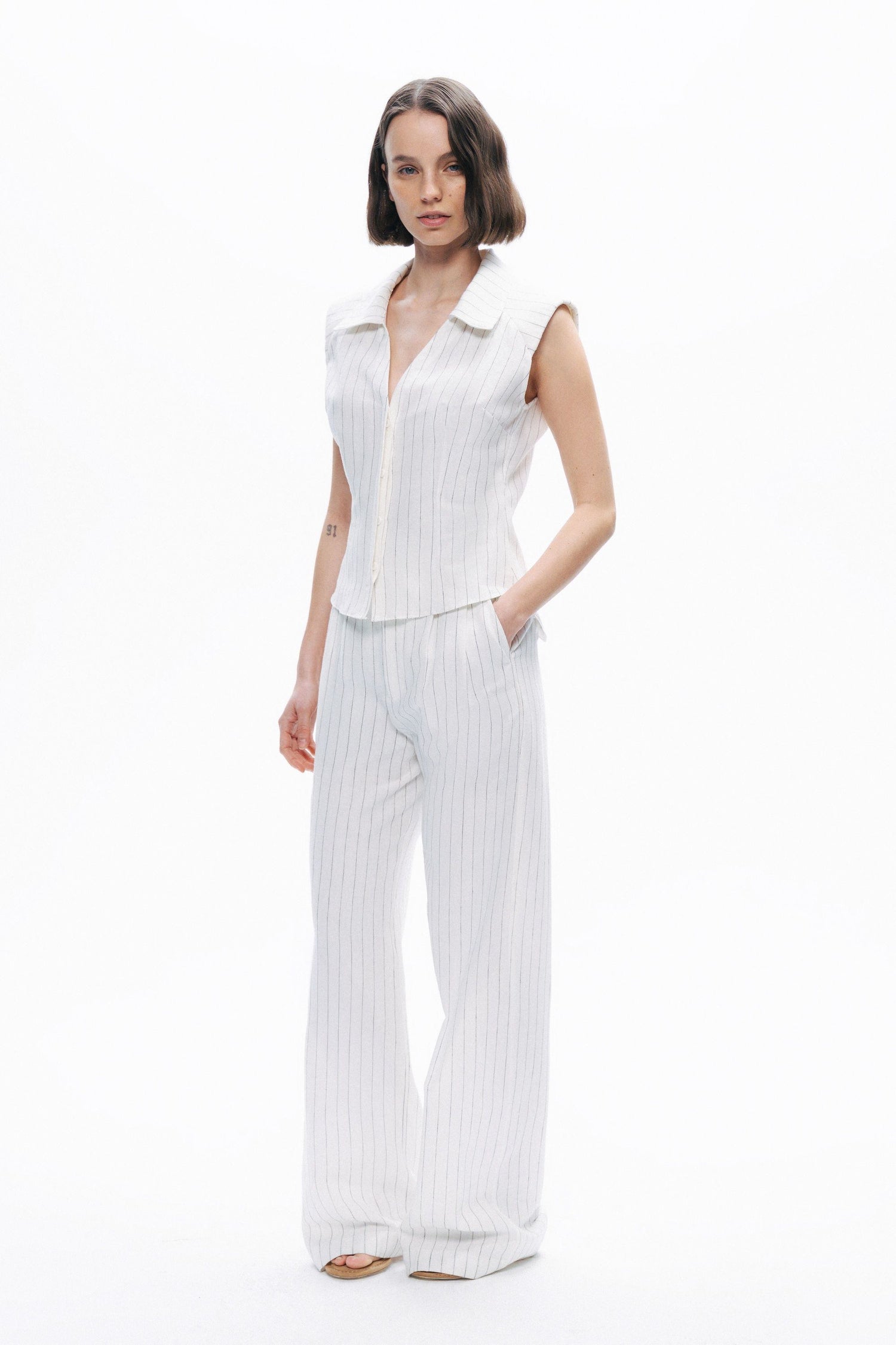 Sleeveless Linen Blend Shirt with Shoulder Pads